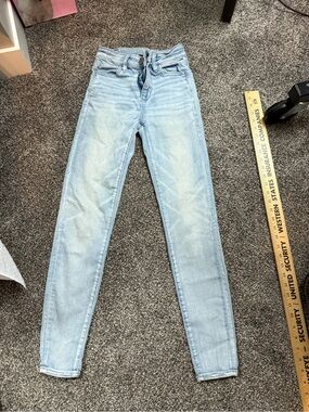 American Eagle - Light Wash High-Rise Skinny Jeans - Light Blue